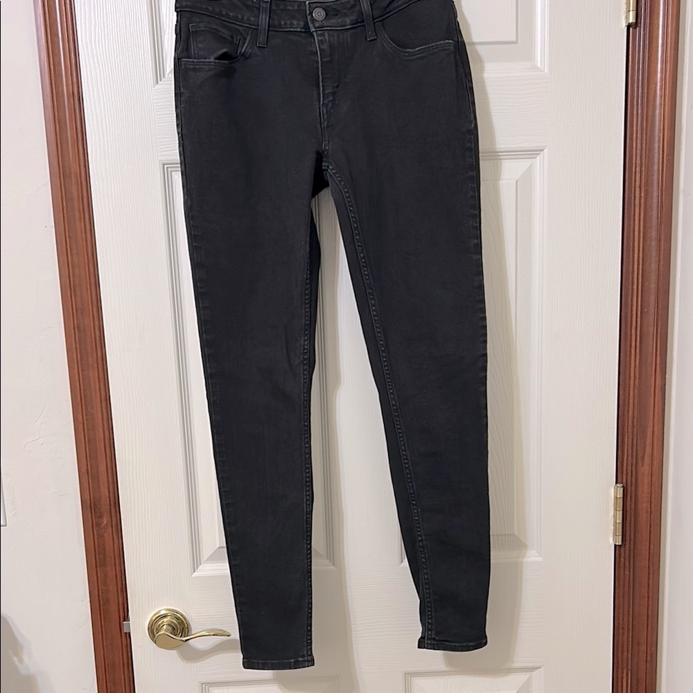 Levi 535 Super Skinny Jeans.      Like New Condition